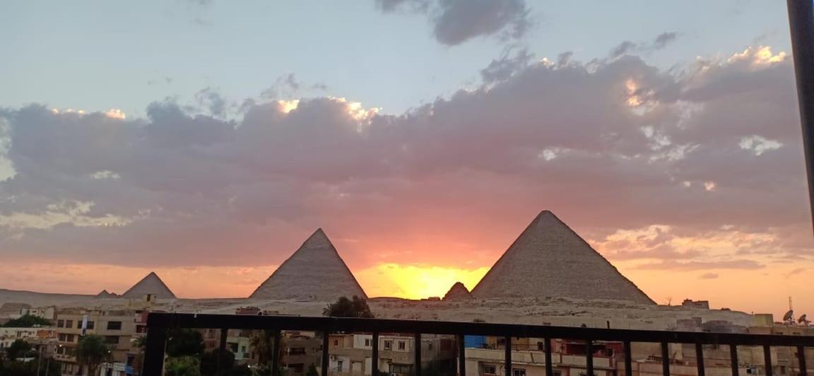 Carpet Alaadein Pyramids View Hotel Kafret el-Gabal Kültér fotó